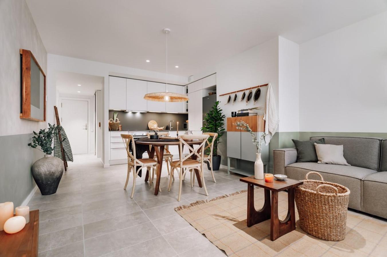 Mojacar - 2 Bedrooms In Eixample Esquerra Apartment