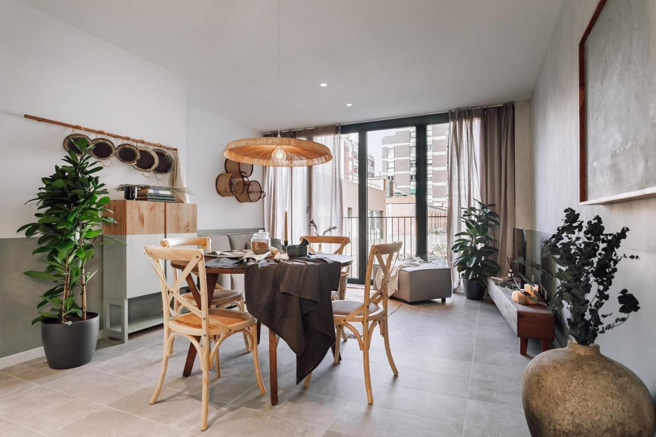 Mojacar - 2 Bedrooms In Eixample Esquerra Appartement Barcelona